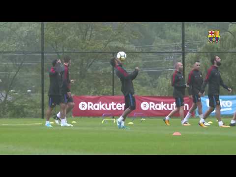 شاهد تدريبات نادي برشلونة تحت المطر