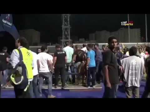 لاعبوا الفتح يعتدون على الحكم التركي بسبب ظلمهم أمام الترجي