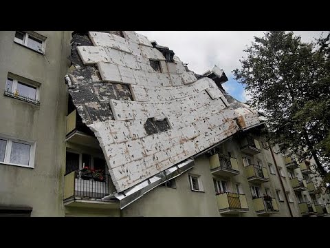 شاهد العاصفة المدمرة في بولندا