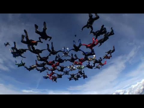 شاهد تونسبيرغ للقفز بالمظلات يُحطم الرقم القياسي