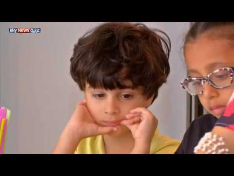 شاهد كيفية تشجيع الطفل على شرب الماء