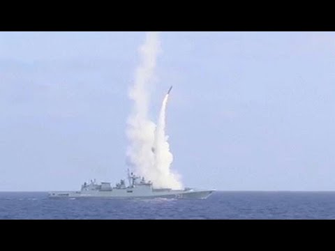 شاهد القوات السورية تكسر حصار داعش على دير الزور