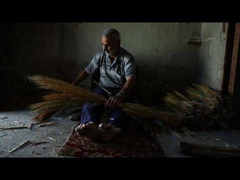 شاهد صناعة مكانس القش في غوطة دمشق تزدهر في الحصار