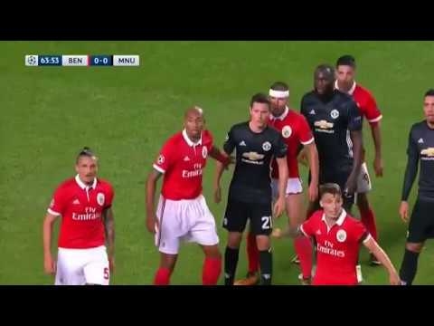 اليونايتد يخطف فوزًا صعبًا من بنفيكا