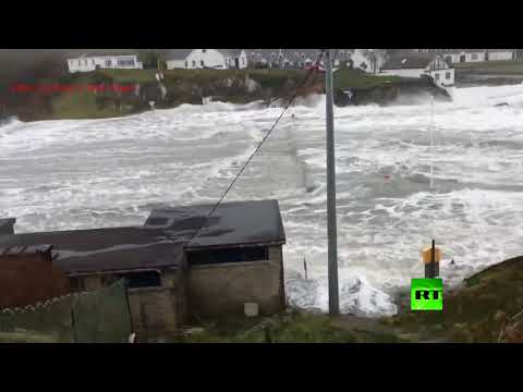 إعصار أوفيليا يضرب بريطانيا وإيرلندا