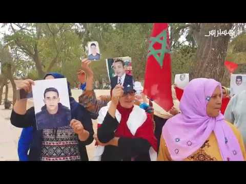 شاهد أسر معتقلين مغاربة في ليبيا ينظّمون وقفة احتجاجية