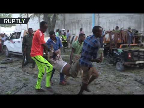 شاهد قتلى وجرحى بالعشرات في تفجيري مقديشو