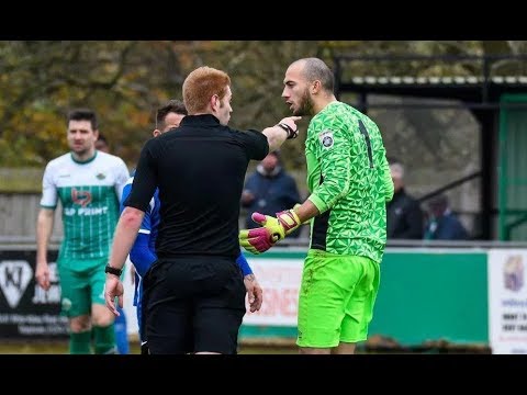 طرد حارس إنجليزي لتبوله خلف مرماه