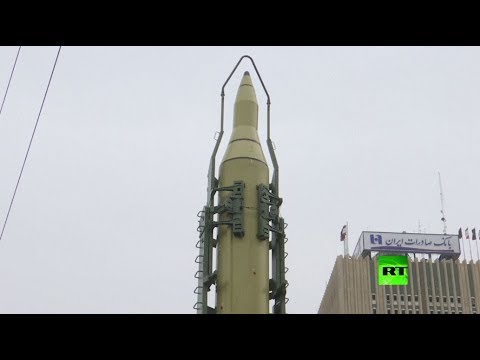 شاهد الحرس الثوري الإيراني يستعرض صاروخا باليستيًا جديدًا