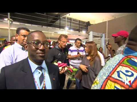 شاهد استقبال حار من الجماهير المغربية لـالأسود في مطار أبيدجان