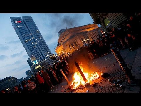 شاهد إصابة 94 شرطيًا وأكثر من مائة متظاهر في احتجاجات في فرانكفورت