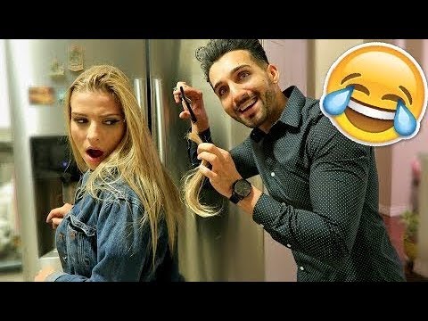 رد فعل فتاة قص حبيبها شعرها