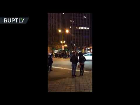 شاهد الشرطة البلجيكية تعتقل العشرات من المحتجّين في العاصمة