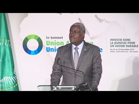 قمة الاتحادين الأفريقيالاتحاد الأوروبي حدًا لاستعباد المهاجرين في ليبيا