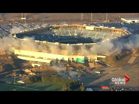 شاهد محاولات فاشلة لهدم ملعب بونتياك سيلفر دوم