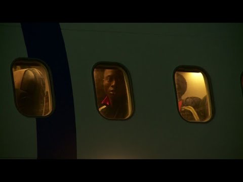 شاهد نيجيريون عادوا من ليبيا يتحدثون عن جحيم مخيمات اللاجئين