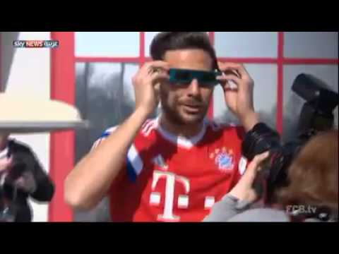 لاعبي بايرن ميونيخ يتابعون ظاهرة كسوف الشمس