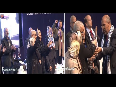 بالفيديو  عبد الإله بنكيران يتلقى هدية من العدالة والتنمية