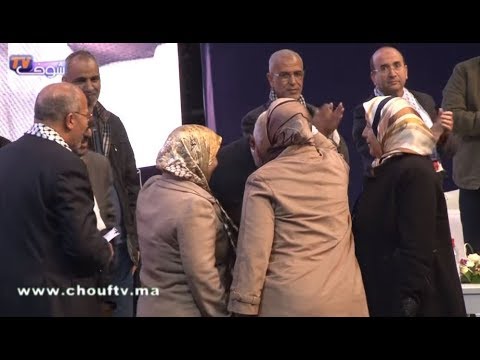 شاهد نساء البيجيدي يقبلون ابن كيران في آخر يوم له كأمين عام للحزب