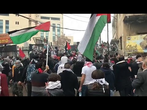شاهد مظاهرات عنيفة تحيط السفارة الأميركية في بيروت