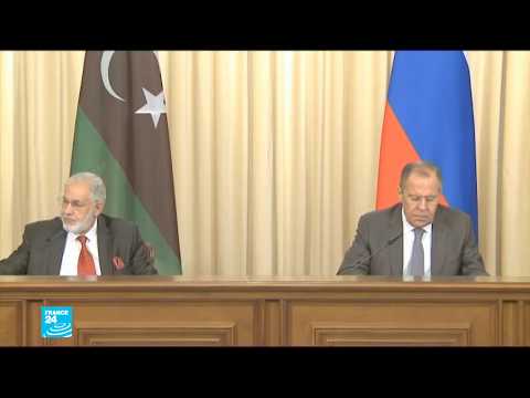 شاهد  روسيا تجمع طرفي النزاع الليبي على طاولة الحوار