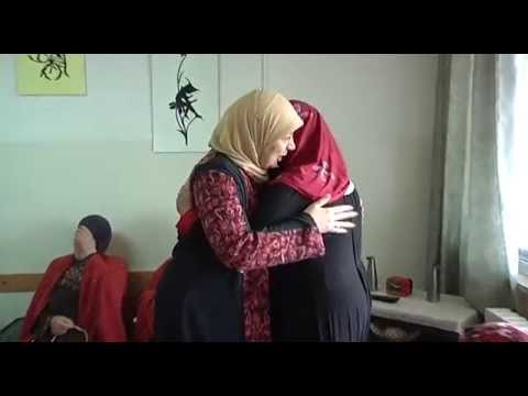 فلسطينيون ينظمون جولة في بيوت المسنين شاهد