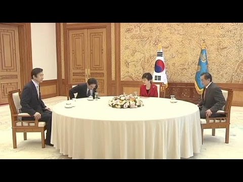 فيديو وزراء خارجية الصين واليابان وكوريا يلتقون في سيول
