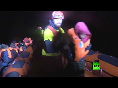 شاهد إنقاذ 134 مهاجرًا قرب السواحل الليبية