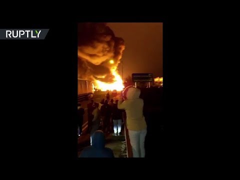 شاهد حريق ضخم في مصنع كبير في لندن