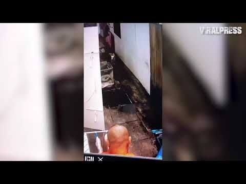 شاهد لقطات صادمة لراهب بوذي يسرق ملابس نساء داخلية