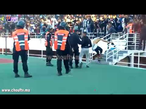 شاهد  احتفالية هيستيرية للاعبي الجيش مع الجمهور العسكري