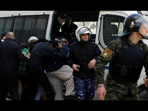 بالفيديو رشق وفد أميركي بالبيض في رام الله