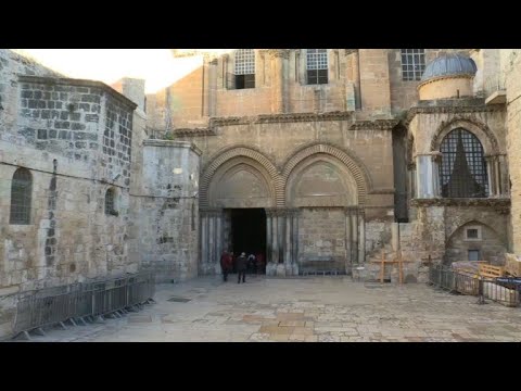 شاهد كنيسة القيامة في القدس تفتح أبوابها