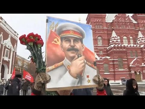 شاهد  تلميع صورة ستالين أحد أعتى زعماء القرن الماضي