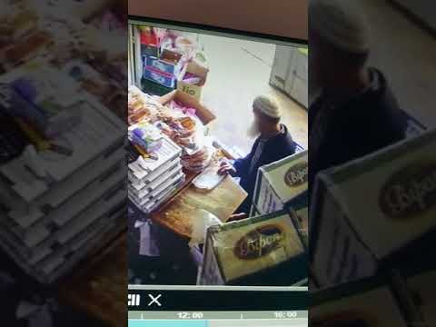 شاهد  ملتحي يسرق متجرًا في تطوان