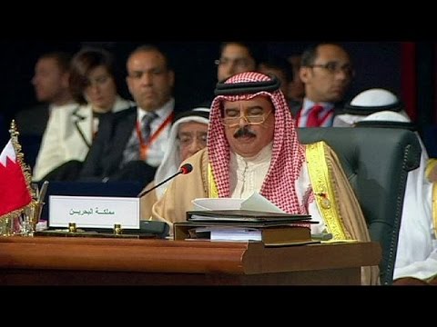 شاهد القمة العربية تختتم أعمالها بمواصلة عاصفة الحزم