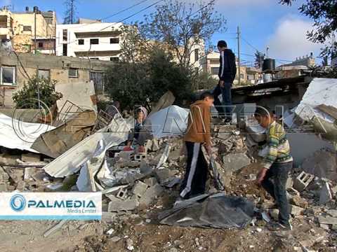 شاهد هدم جزء من منزل عائلة عمرو في القدس المحتلة