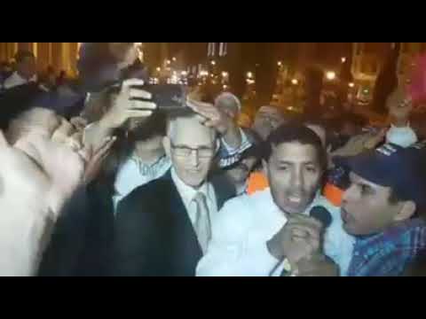 وزير يشارك في تظاهرة للعاملين في شركة سنطرال