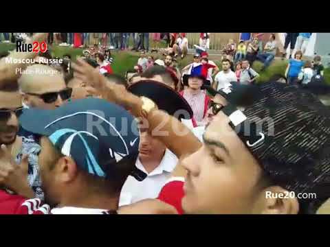 شاهد توقيف مُشجّع مغربي في موسكو والإفراج عنه بعد تدخّل الجمهور