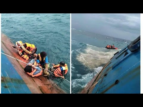 شاهد حادث جنوح عبارة في إندونيسيا