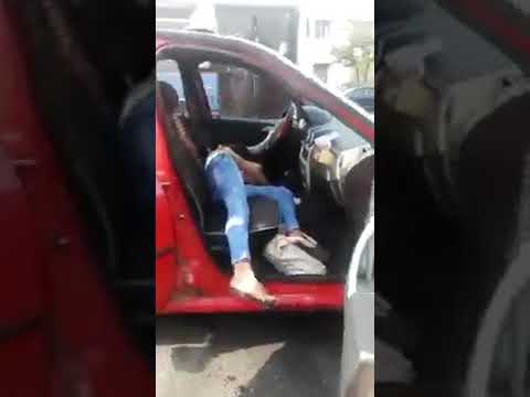 شاهد فيديو صادم لفتيات يطيحو الباطل على مول الطاكسي