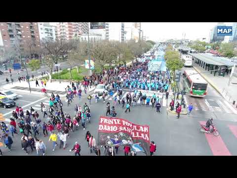 شاهد مسيرات حاشدة تجوب شوارع بوينوس آيريس