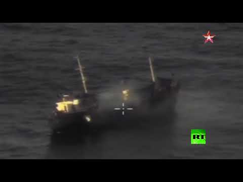 شاهد مقاتلة سو34 تدمر سفينة بأحدث صواريخ خ35