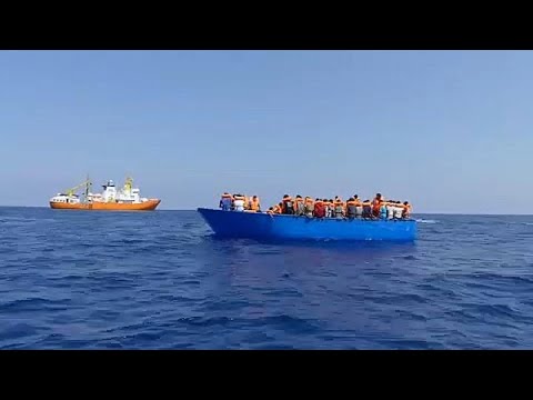 شاهد أكواريوس 2 ما زالت في عرض البحر رغم الاتفاق على استقبالها