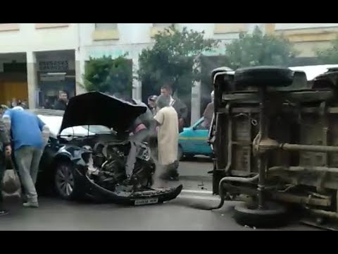 أهالي طنجة يحاولون إنقاذ المصابين في حادث وسط المدينة
