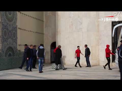 أسود الأطلسي يؤدون صلاة الجمعة في مسجد الحسن الثاني