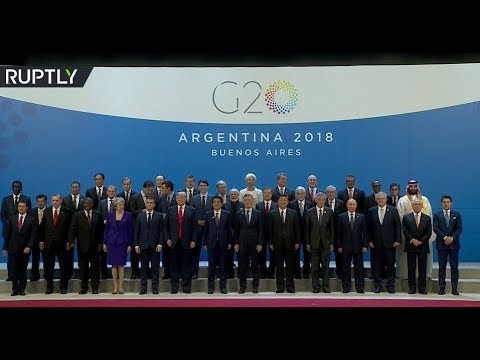 لحظة التقاط صورة جماعية لـ زعماء دول مجموعة العشرين