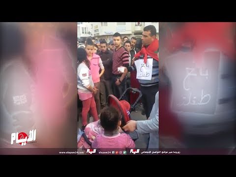 شاهد مغربي يعرض طفلتيه للبيع في الشارع