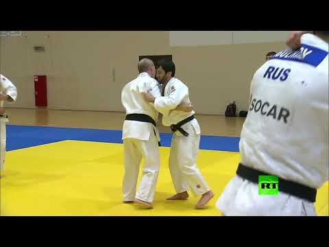 بوتين يلعب الجودو مع أعضاء المنتخب الروسي