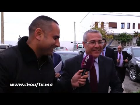 شاهد  رد فعل محمد عبدالقادر بعد سؤاله عن اعتماد الساعة الإضافية في رمضان